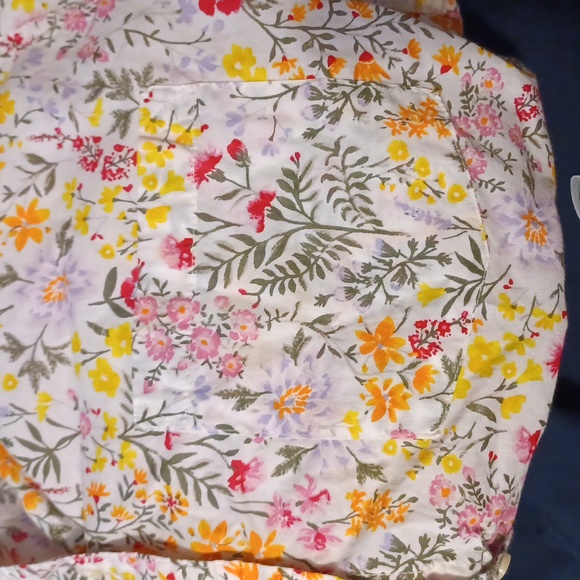 Pretty Spring floral button down - Picture 6 of 6